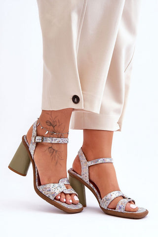 Heel sandals Step in style