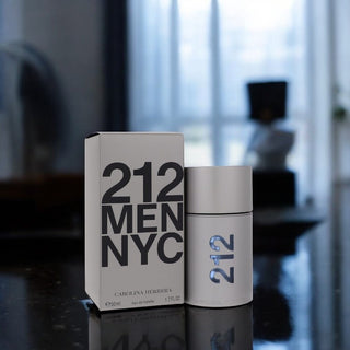 212 by Carolina Herrera Eau De Toilette Spray (New Packaging)