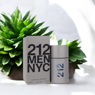 212 by Carolina Herrera Eau De Toilette Spray (New Packaging)