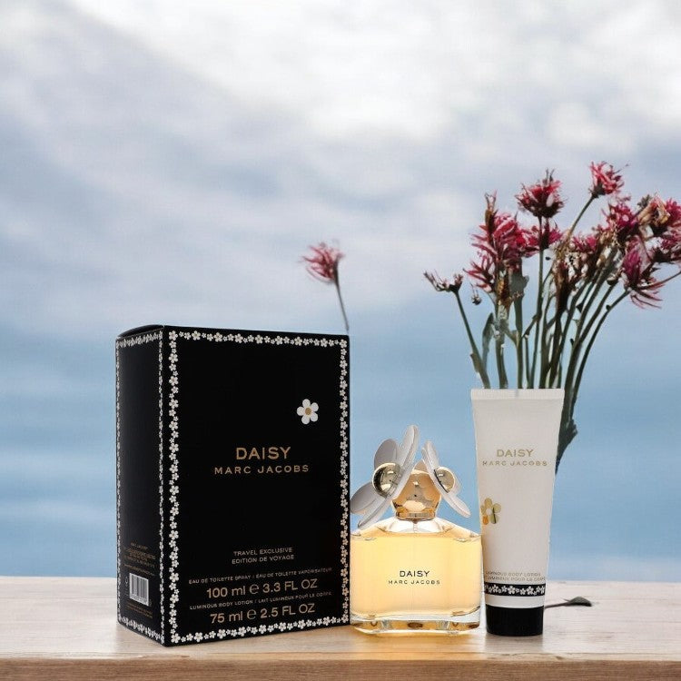 Daisy by Marc Jacobs Gift Set - 3.4 oz Eau De Toilette Spray + 2.5 oz Body Lotion