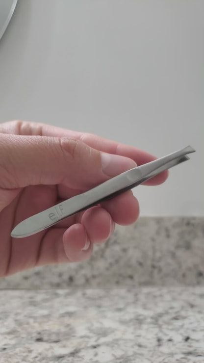 e.l.f. Essential Slant Tweezer - EF1711